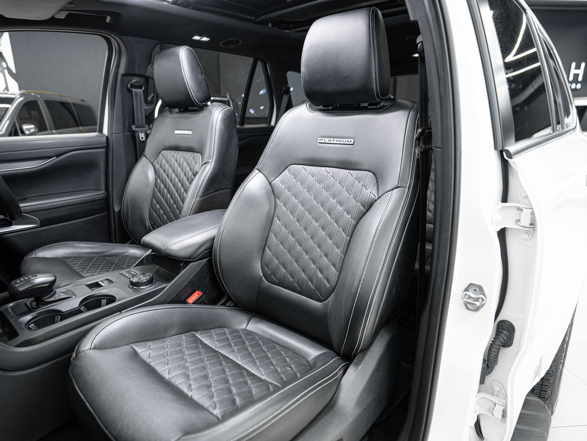 white ford everest platinum 26