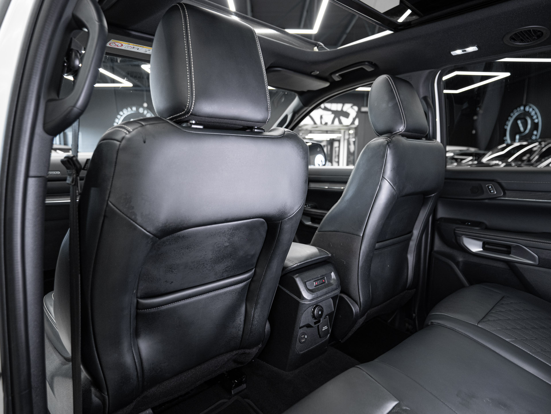 white ford everest platinum 29