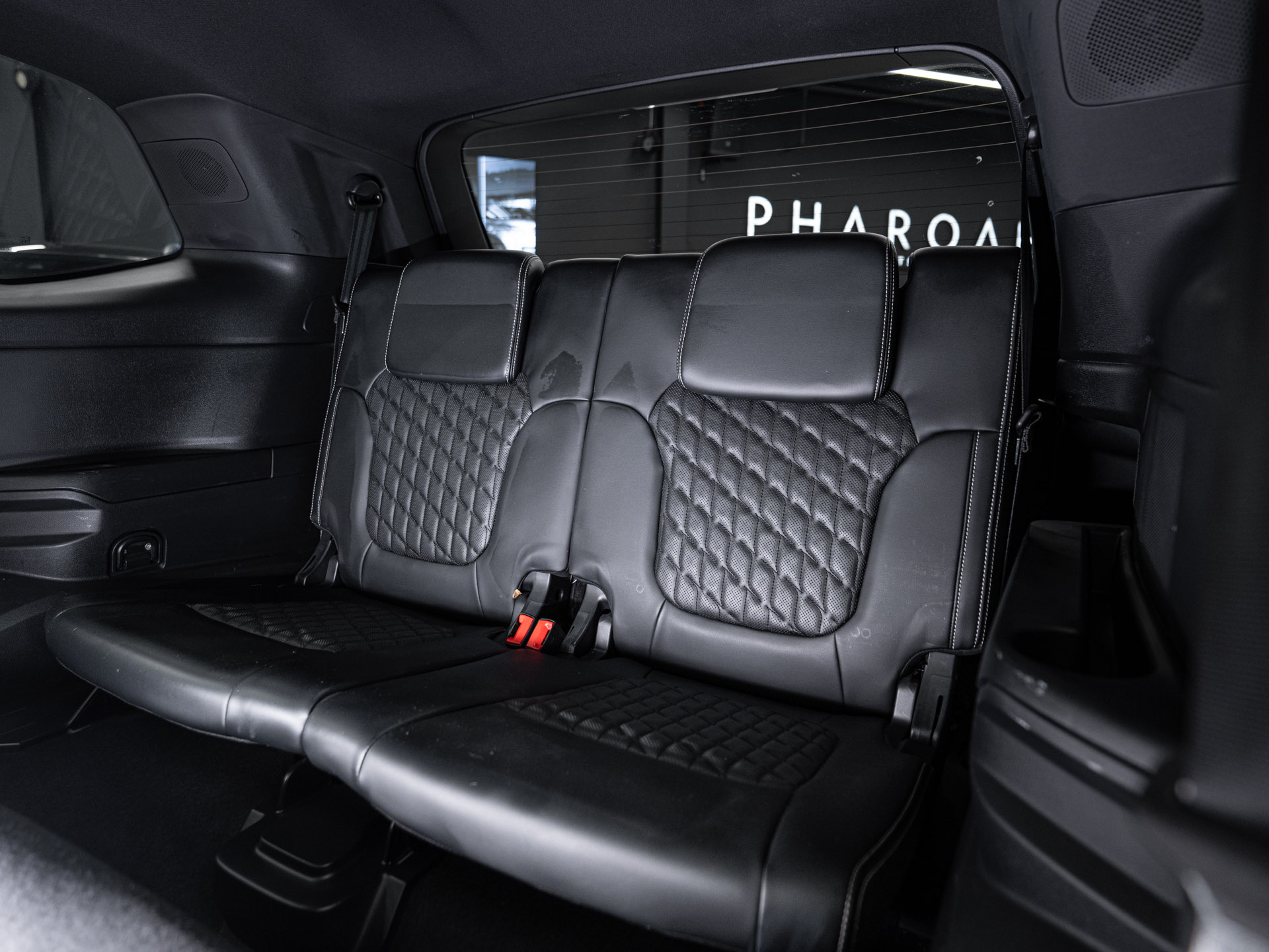 white ford everest platinum 30