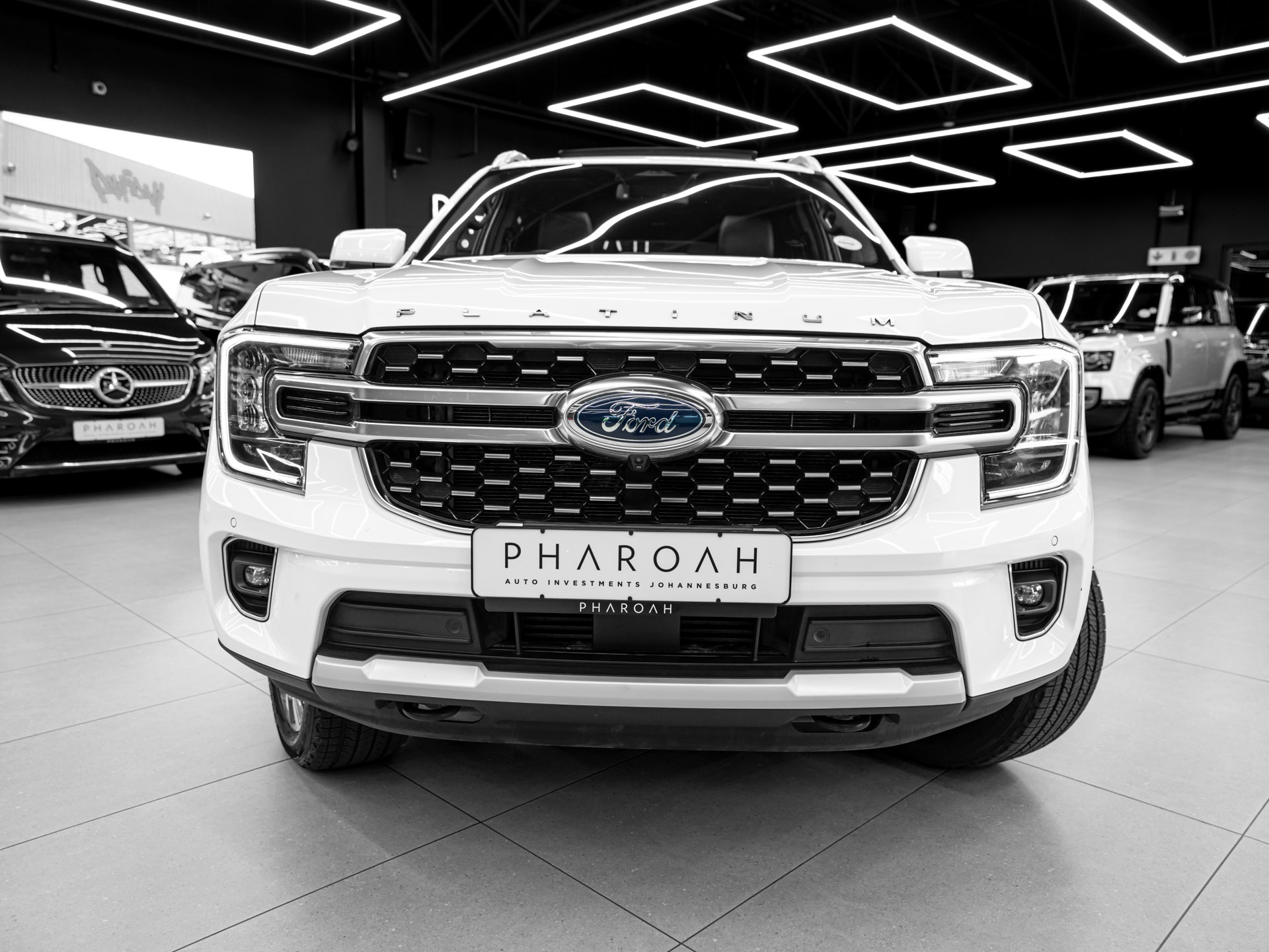 white ford everest platinum 4