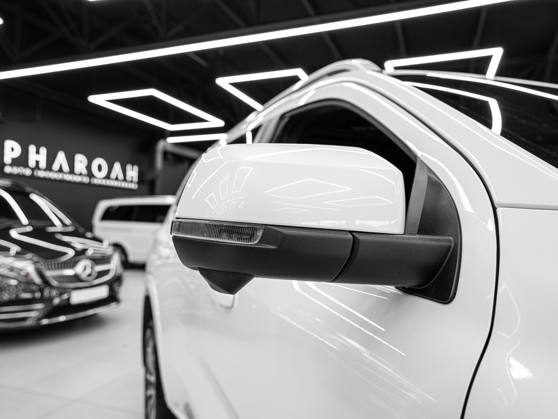 white ford everest platinum 7