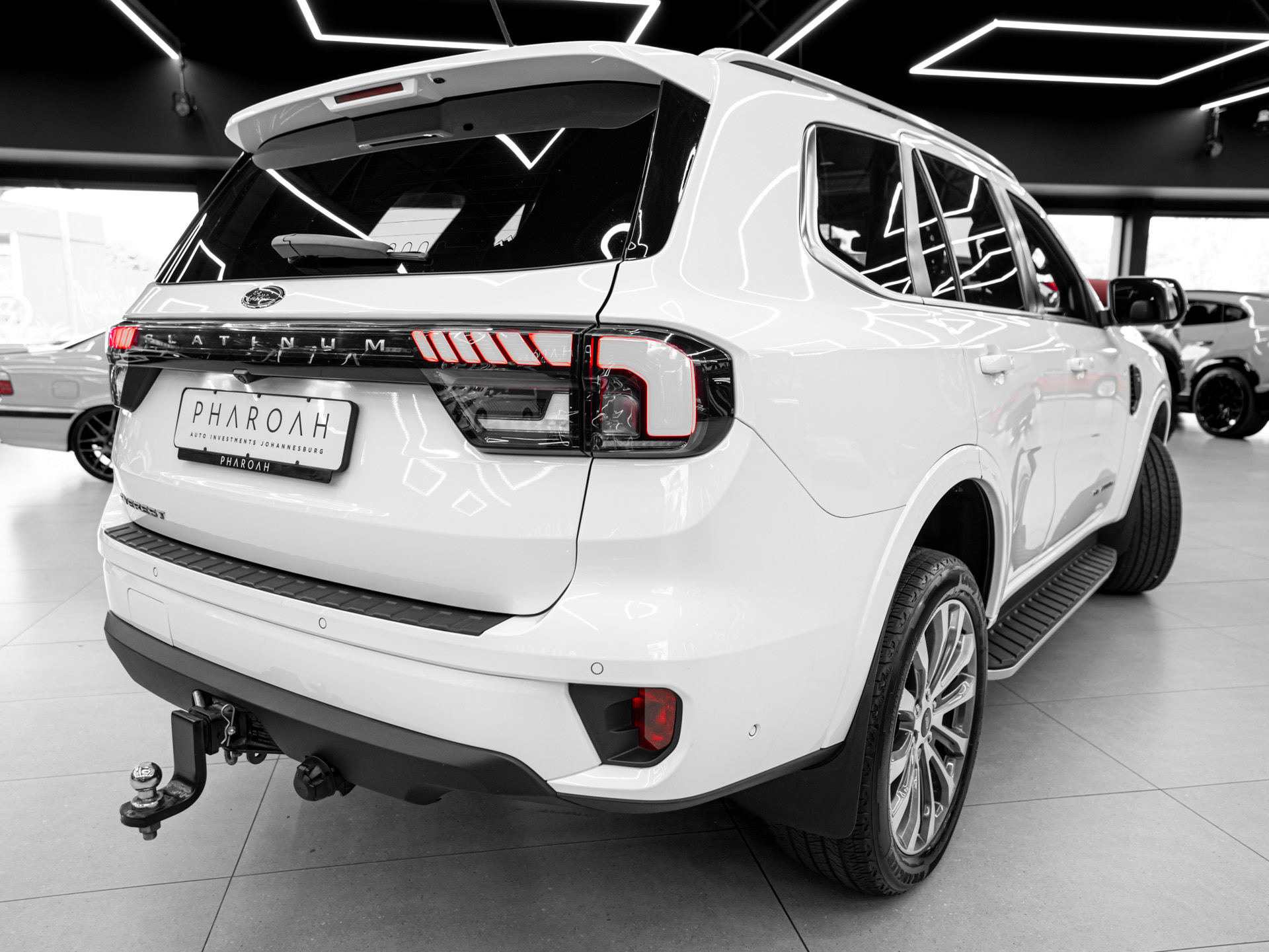 white ford everest platinum 9