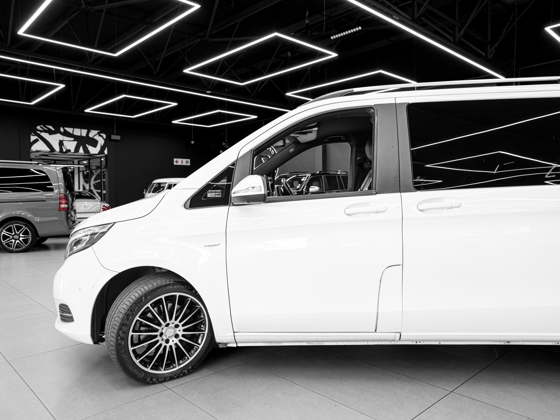 white mercedes benz v250d 16