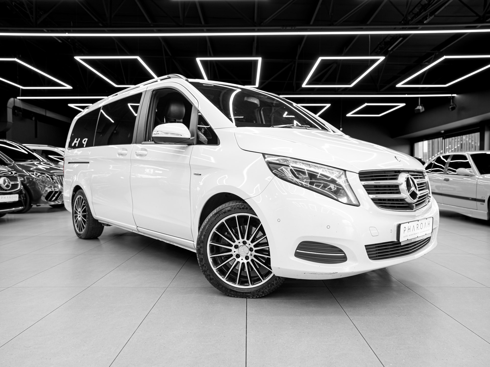 white mercedes benz v250d 2