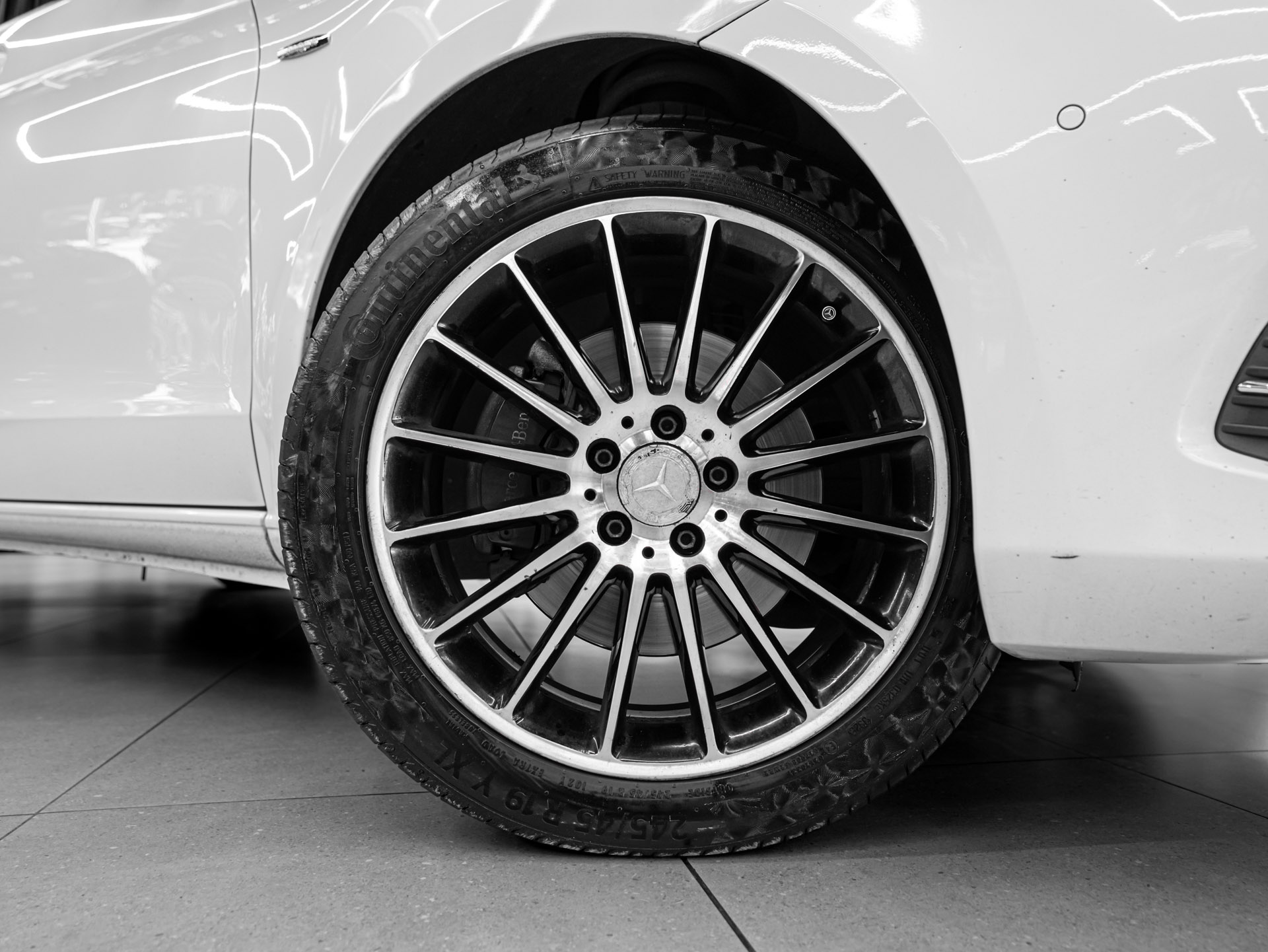 white mercedes benz v250d 3