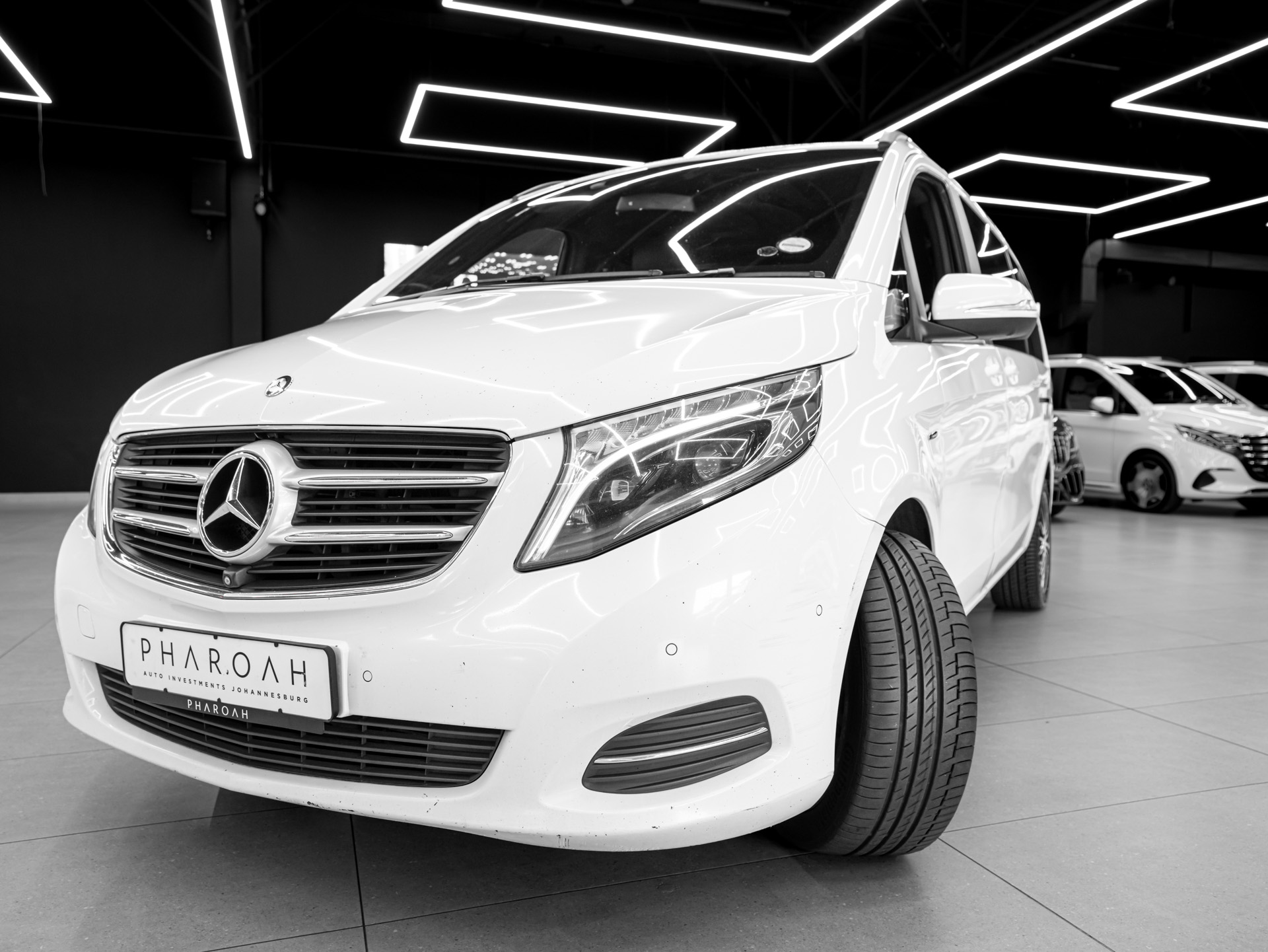 white mercedes benz v250d 6