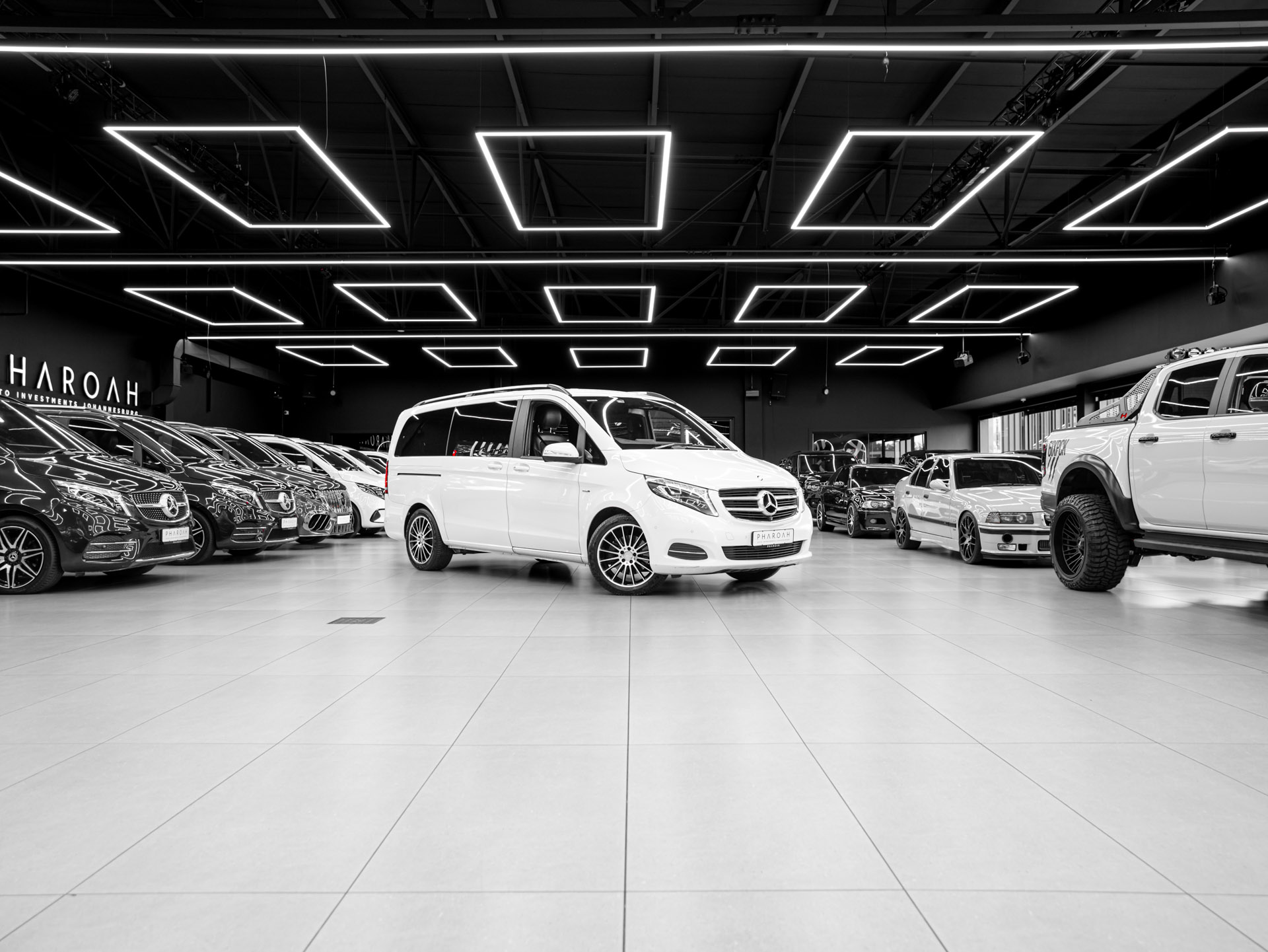 white mercedes benz v250d