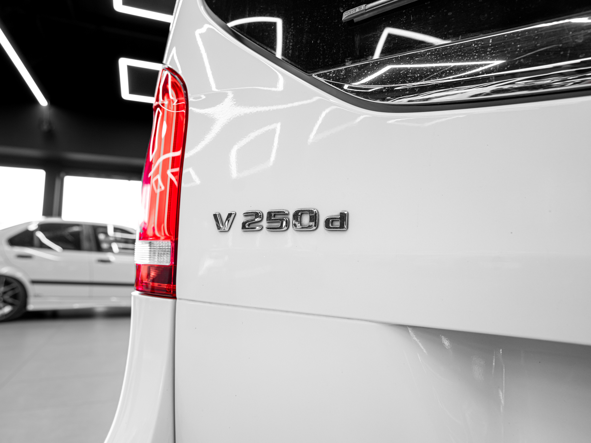 white mercedes v250d avantgarde 11