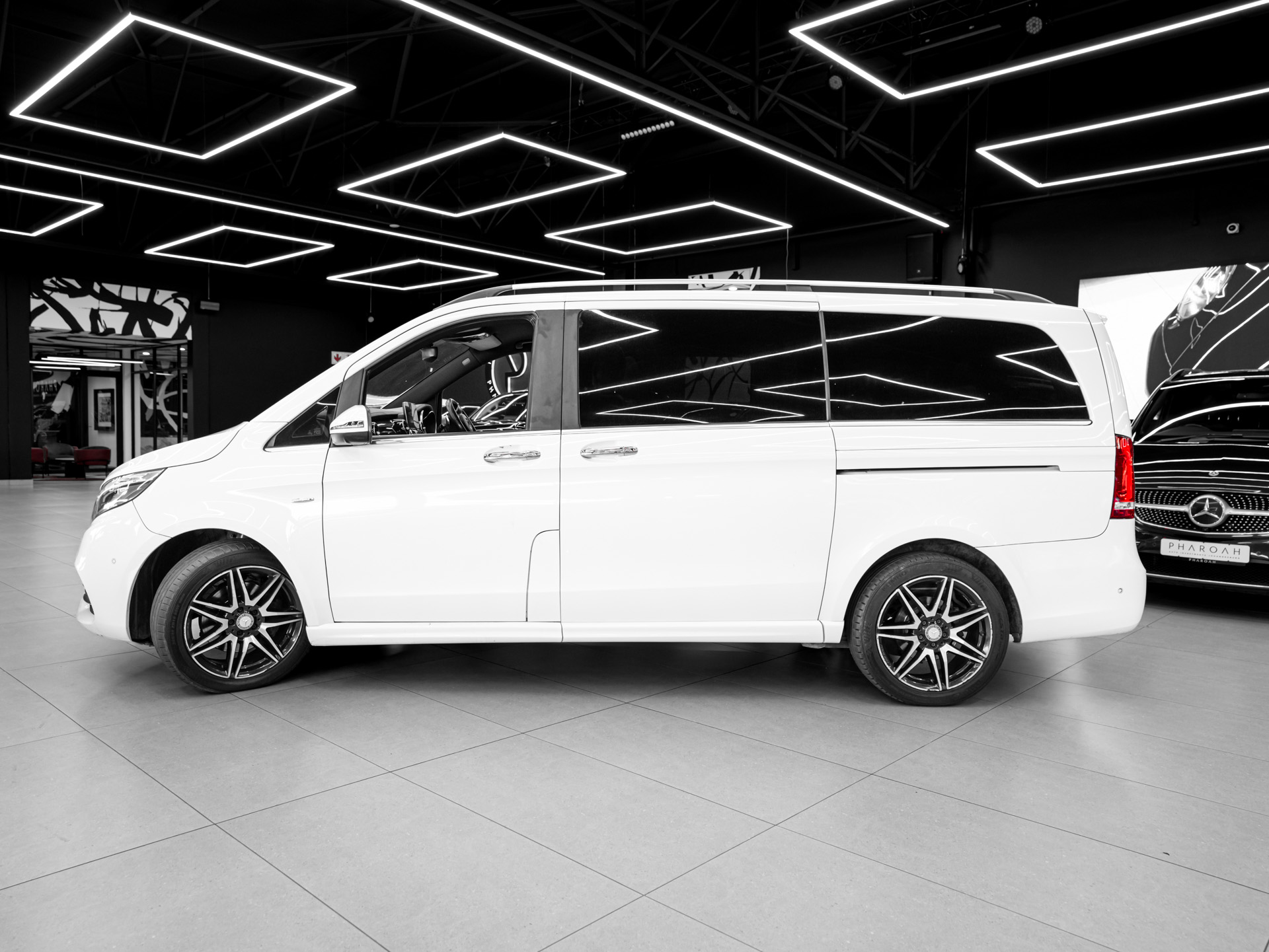 white mercedes v250d avantgarde 13