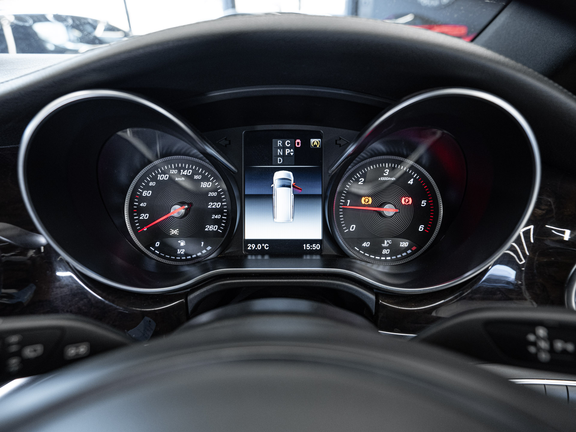 white mercedes v250d avantgarde 21