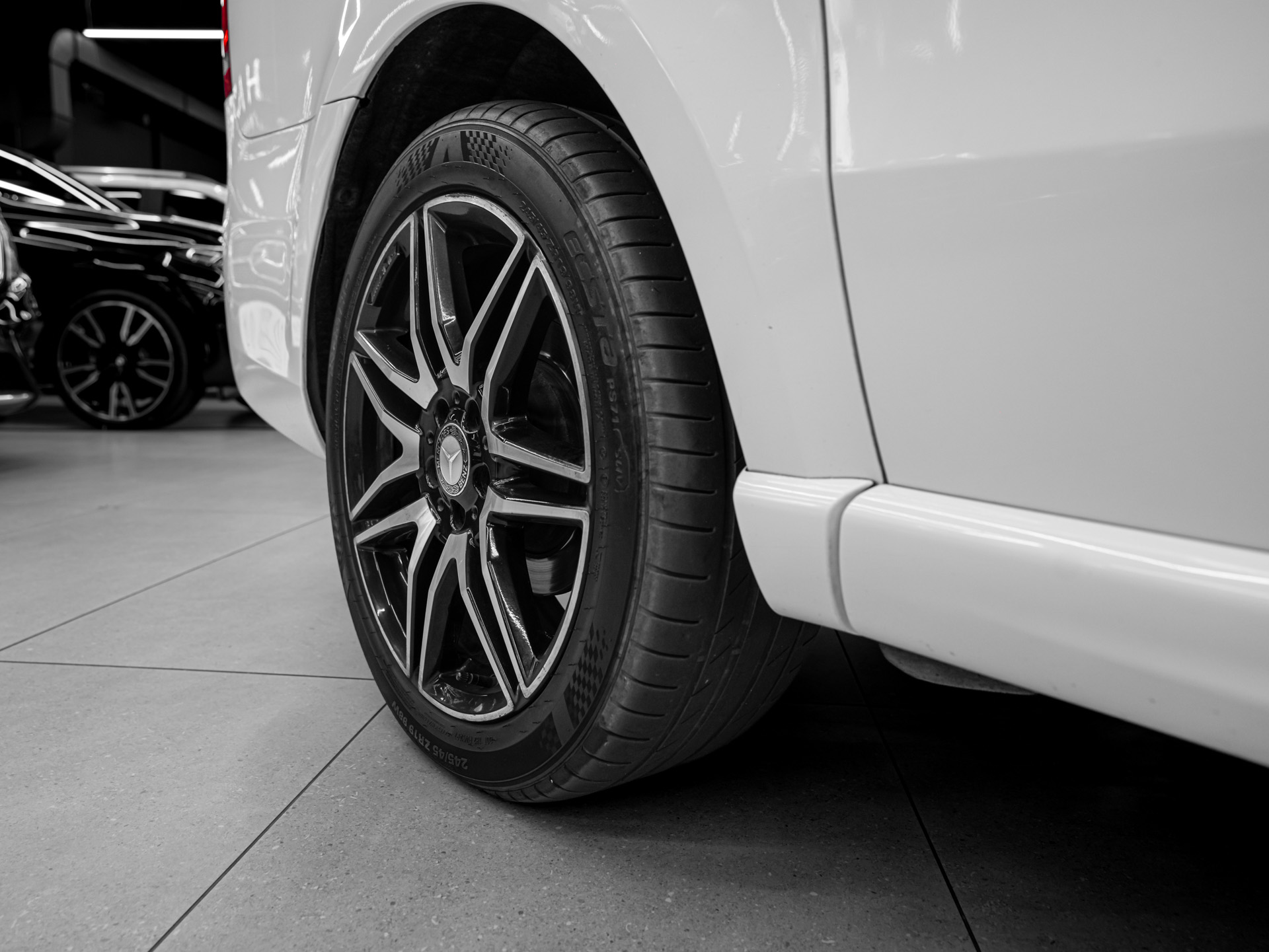 white mercedes v250d avantgarde 8