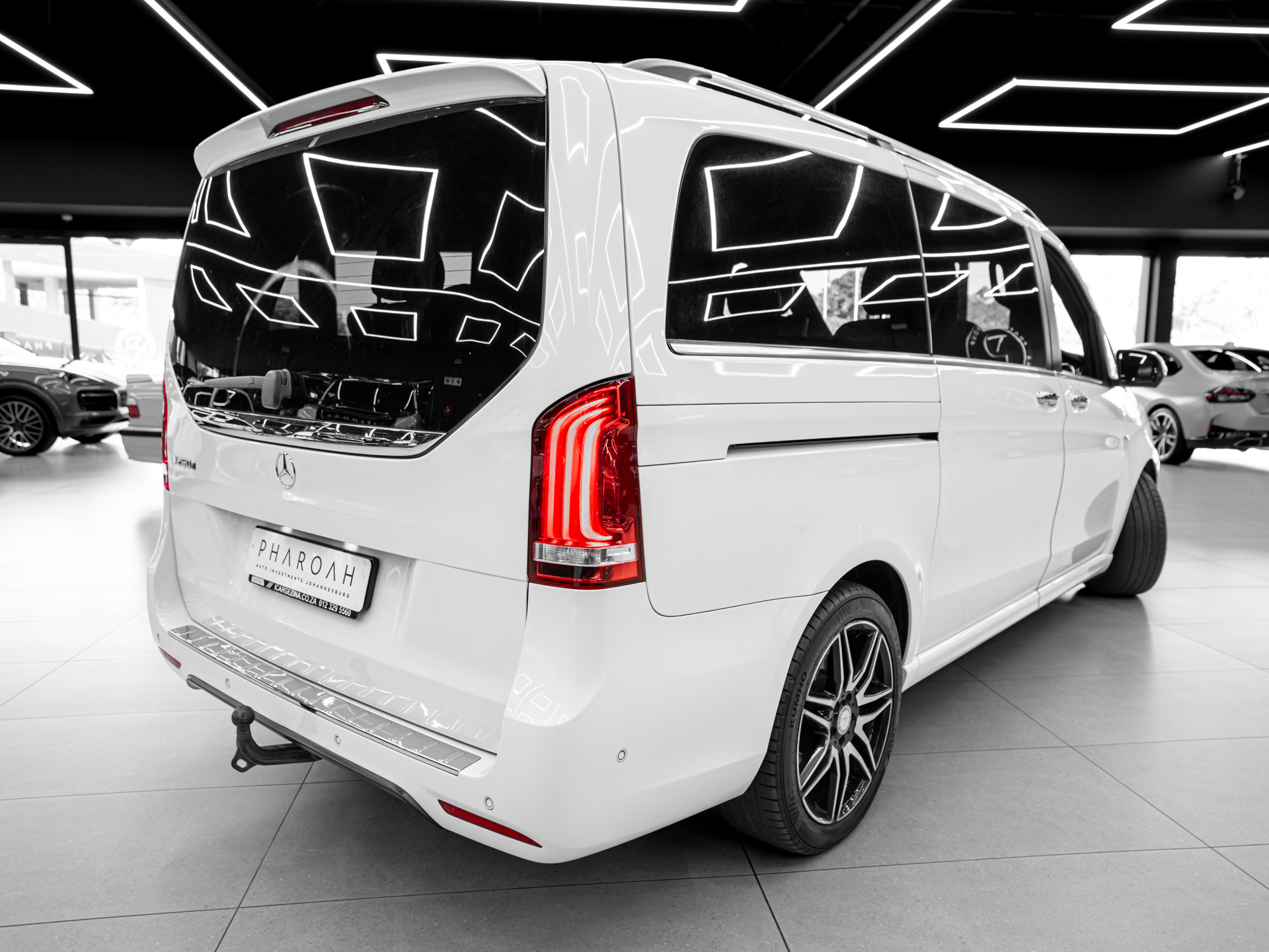 white mercedes v250d avantgarde 9