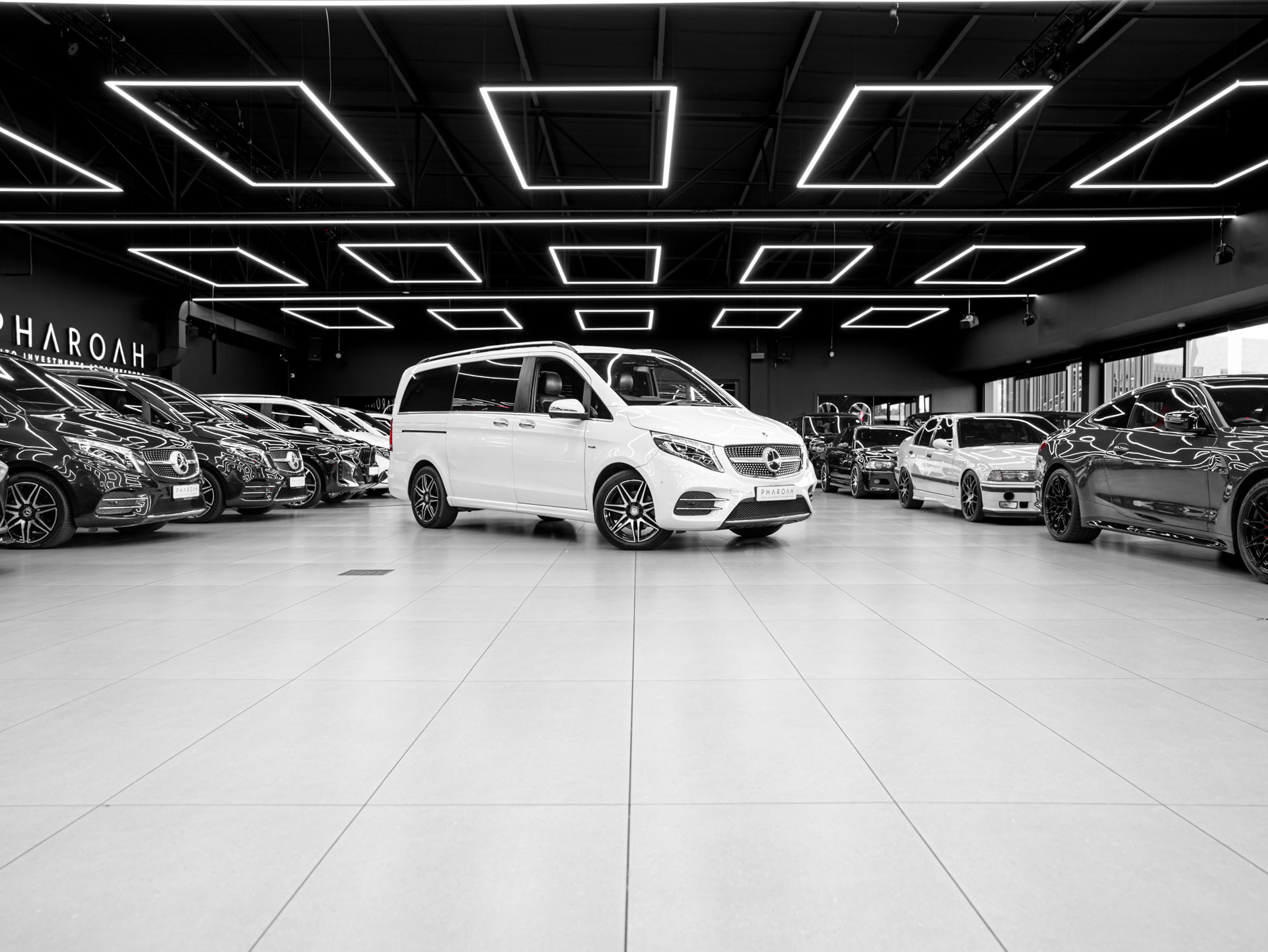 white mercedes v250d avantgarde