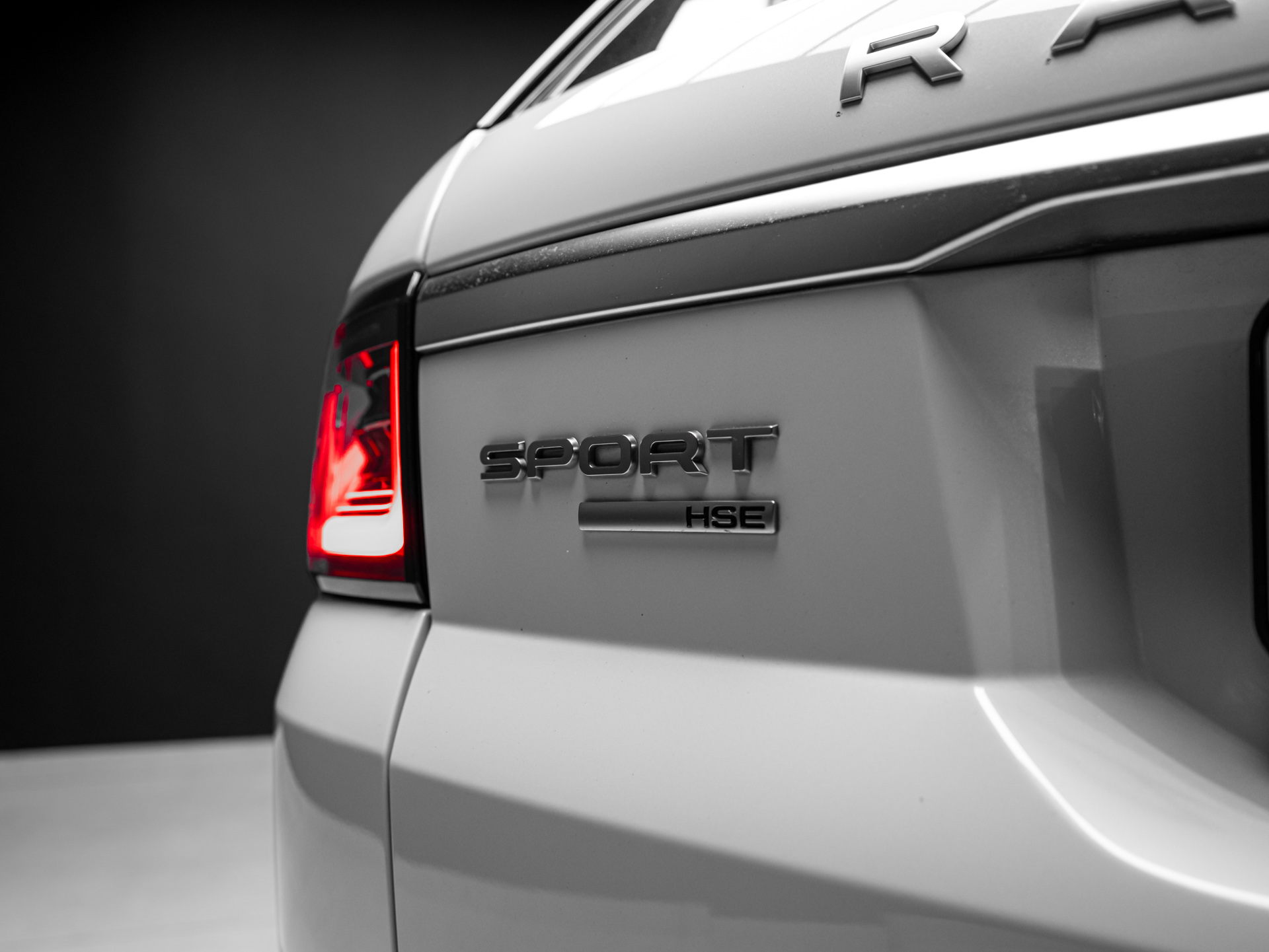 white range rover sport hse 15