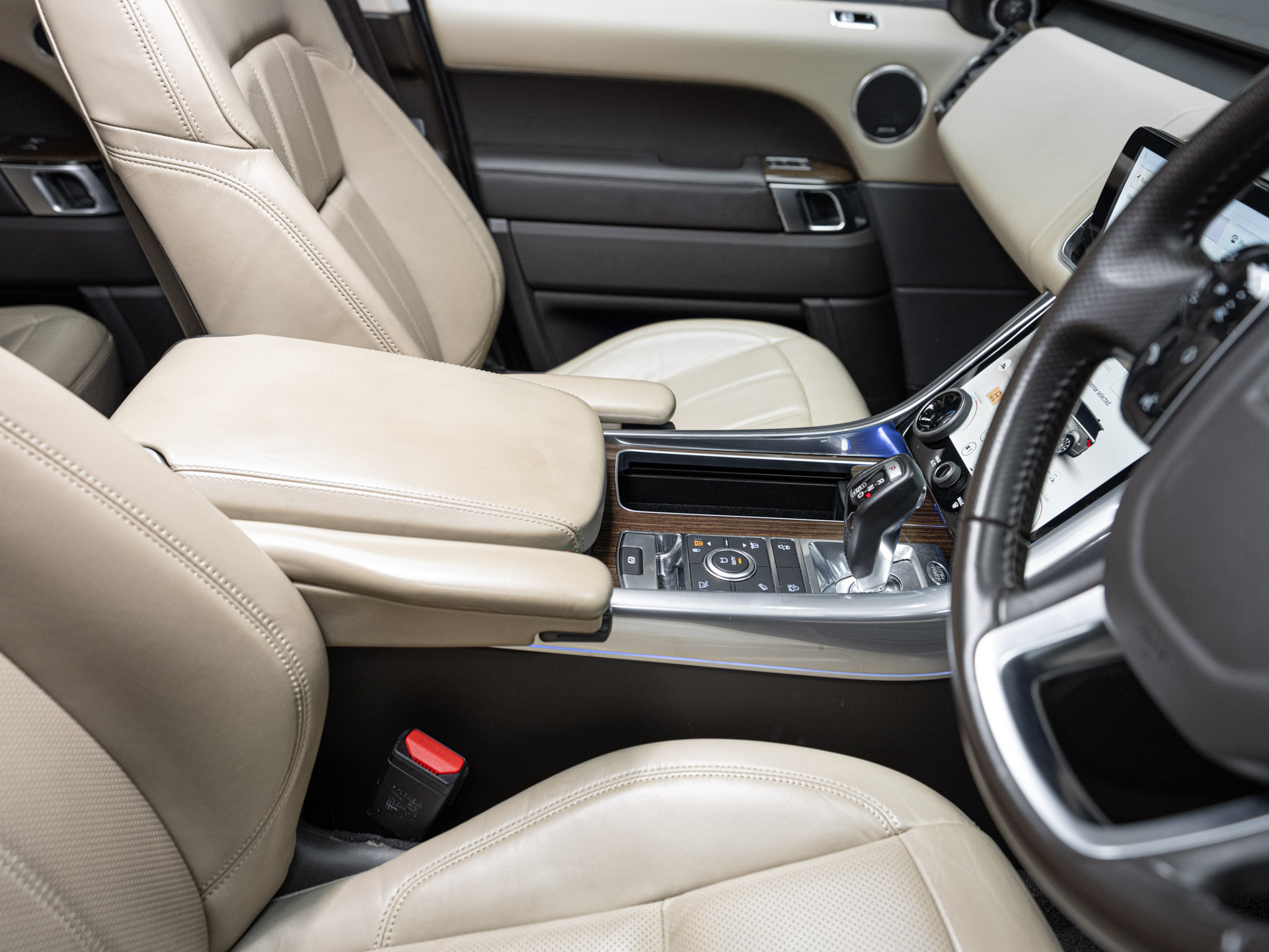 white range rover sport hse 19
