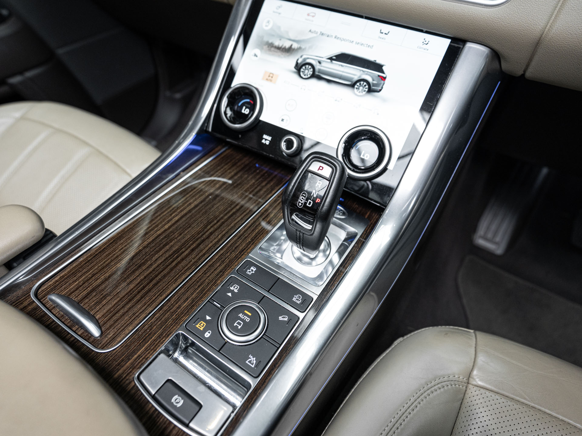 white range rover sport hse 22