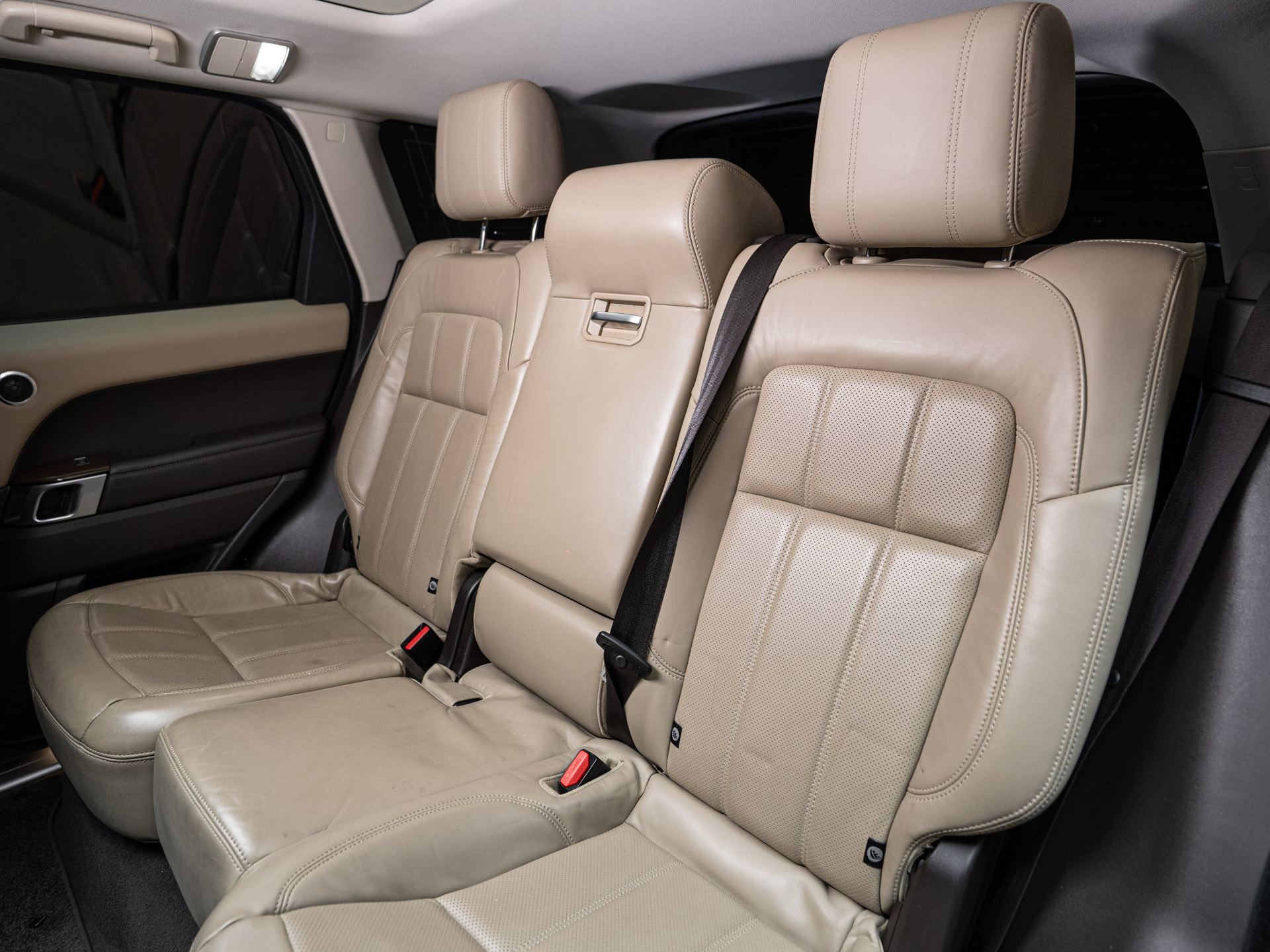 white range rover sport hse 27