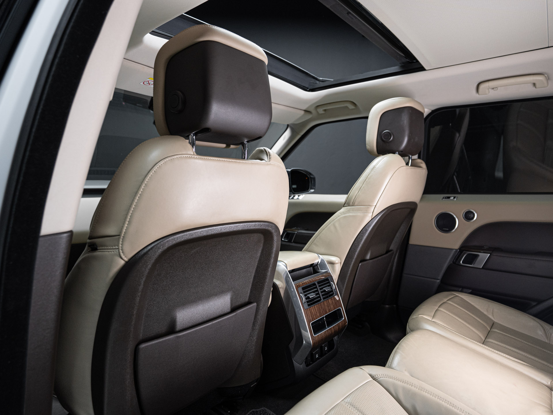 white range rover sport hse 29