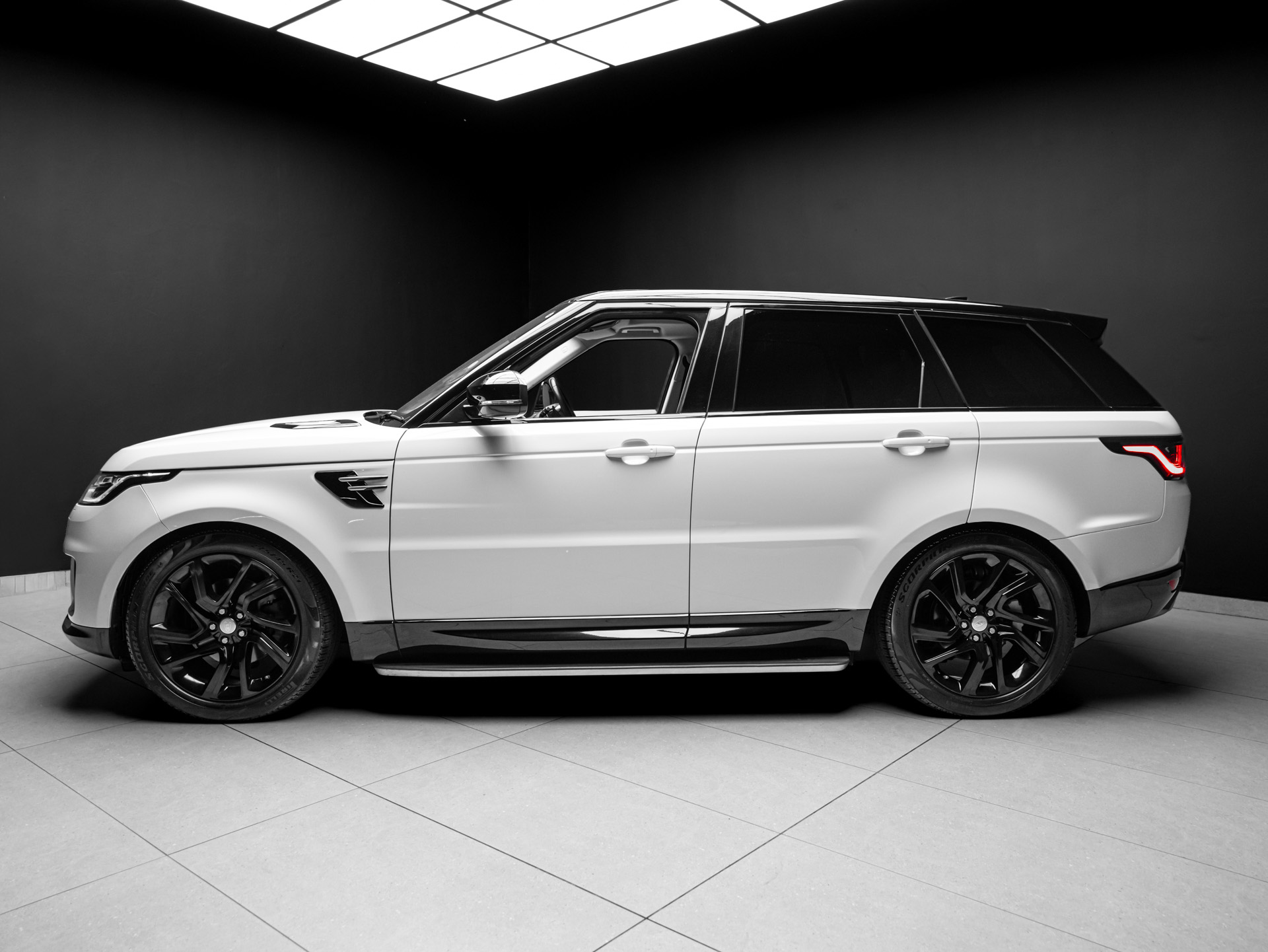white range rover sport hse 3