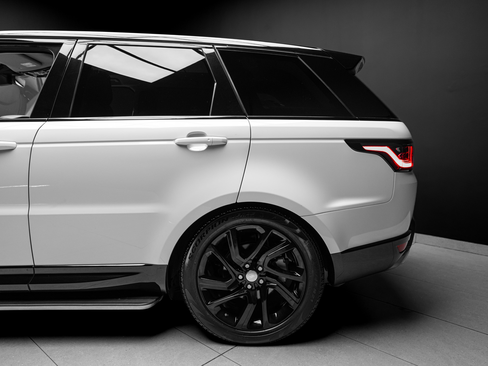 white range rover sport hse 5