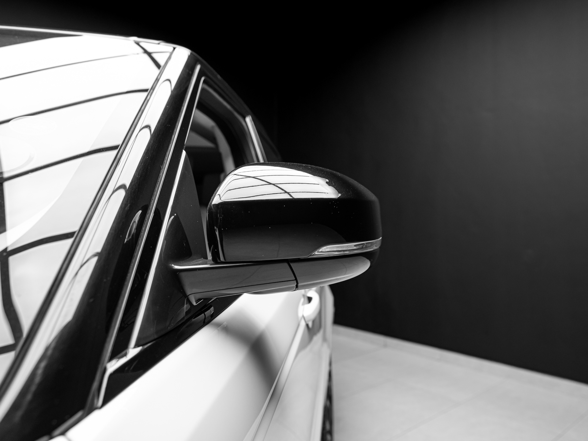 white range rover sport hse 7